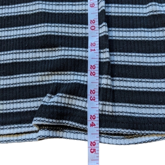 Nanette Lepore long sleeved knit shirt with detail on both shoulders siz… - Picture 8 of 9